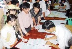 Hạn chót nộp hồ sơ dự thi ĐH – CĐ 2008: Vẫn loay hoay… chọn trường