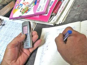 Một làng giữa lòng Hà Nội: Có người chết là đổ xô đánh đề