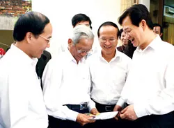 Thủ tướng Nguyễn Tấn Dũng tiếp xúc cử tri tại Hải Phòng : Cử tri kiến nghị giá đền bù giải phóng mặt bằng phải sát thực tế