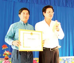 Anh Trần Thế Hùng (TPHCM) được tỉnh Tiền Giang tặng giấy khen