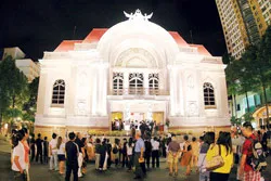 Nhà hát TPHCM: Khánh thành hệ thống chiếu sáng mỹ thuật