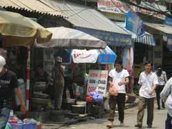 Nguy cơ bệnh dịch ngay cổng bệnh viện