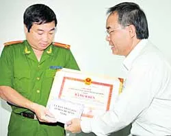 Vụ bắt băng cướp chém trả thù người dân ở quận Tân Bình, UBND TPHCM thưởng 2 đơn vị 30 triệu đồng