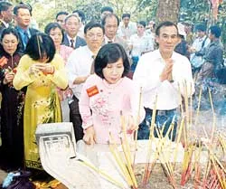 Đền Hùng tưng bừng vào hội