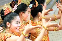 Gần 1,3 triệu đồng bào Khmer Nam bộ đón năm mới vui tươi