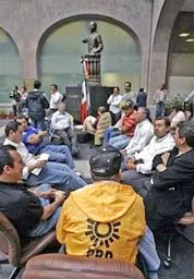 Mexico: Cánh tả phong tỏa tòa nhà Quốc hội
