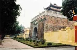 Sừng sững cửa Bắc
