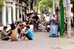 Trò sát phạt đỏ đen ngang nhiên trên vỉa hè