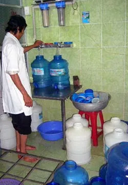 Nước uống đóng chai công nghệ... quần đùi