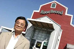 Tiểu thương tiêu biểu bang California là người gốc Việt