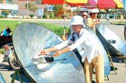 Cấp miễn phí 10.000 bếp năng lượng mặt trời cho người nghèo miền Trung