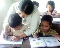 Ba cô giáo dựng trường