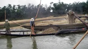 Thượng nguồn sông Hương tái diễn nạn khai thác cát, sạn trái phép
