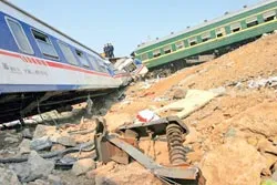 Tai nạn tàu hỏa thảm khốc ở Trung Quốc:Ít nhất 70 người thiệt mạng