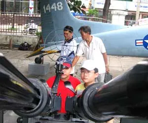 Sáng nay, hơn 4.000 khách thăm Bảo tàng Chứng tích chiến tranh