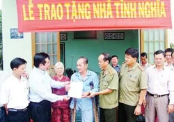 Tặng nhà tình nghĩa cho thương binh