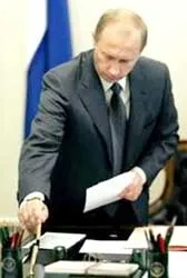 Ông Putin “chỉ mang theo một cây bút”