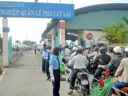 Đi lại trong dịp lễ - Cả đi lẫn về đều bị kẹt xe, kẹt phà ảnh 2