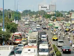 Đi lại trong dịp lễ - Cả đi lẫn về đều bị kẹt xe, kẹt phà