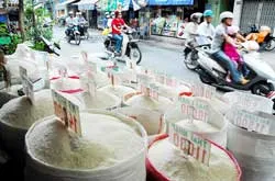 Sức mua tiếp tục “đóng băng”