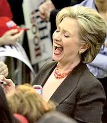 Bà Clinton thu hẹp khoảng cách với ông Obama