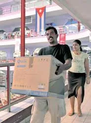 Cuba: Người dân được trang bị máy vi tính