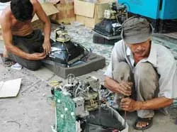 Máy vi tính “rác”...“lên đời”