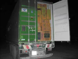 TPHCM: Đánh sập đường dây “rút ruột” container ảnh 3 TPHCM: Đánh sập đường dây “rút ruột” container ảnh 3