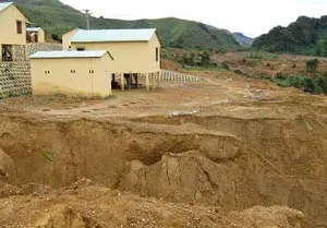 Người dân rời khu tái định cư: Chưa ai nhận trách nhiệm