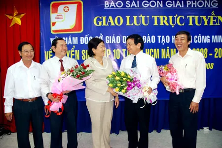 Giao lưu trực tuyến tuyển sinh lớp 10 tại TPHCM: 80% học sinh lớp 9 trúng tuyển vào lớp 10 công lập ảnh 4