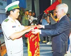 Đón nhận danh hiệu Anh hùng Lực lượng vũ trang nhân dân