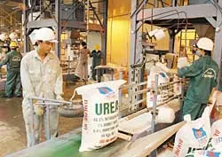 Cam kết giữ giá bán phân bón thấp hơn giá thị trường 10% - 15%