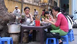 Bó tay với... cơm bụi, hàng rong