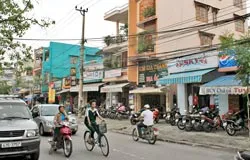 Bài 2: Người đi, kẻ ở… đều yên lòng?