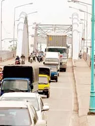 Nỗi lo... cầu sập