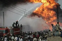 Nigeria: Nổ đường ống dẫn dầu, 100 người thiệt mạng