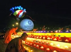 Vì một thế giới hòa bình, hữu nghị, đoàn kết