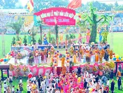 Hàng vạn Phật tử mừng Phật đản