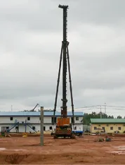 Đóng cọc đầu tiên thi công nhà máy Polypropylen tại Dung Quất