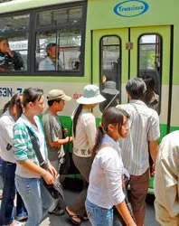 Nỗi niềm sinh viên đi xe buýt