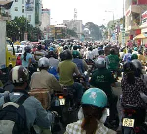 Sáng nay, kẹt xe liên quận do “lô cốt”