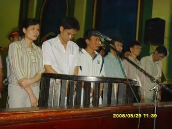 Đường dây lưu hành tiền giả hầu tòa