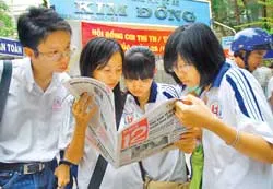 Ngày thứ 2 kỳ thi tốt nghiệp THPT: “Phao” thi tái xuất hiện ảnh 2