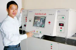 Thiết bị tự động khử trùng dụng cụ y tế Việt Nam: Bán ra thị trường - bị “cản” vì… cơ chế