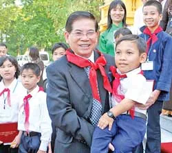 Tuyên dương 55 trẻ em có hoàn cảnh đặc biệt khó khăn vượt khó học giỏi