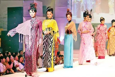 “Lò” luyện... người đẹp: Mỗi nơi, mỗi kiểu!