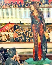 “Lò” luyện... người đẹp: Mỗi nơi, mỗi kiểu! ảnh 2