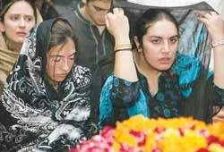 Con gái bà Bhutto đề cao học tập