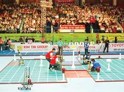 Khán giả nồng nhiệt cổ vũ