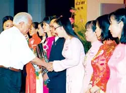 Góp phần giáo dục thế hệ trẻ lòng yêu nước